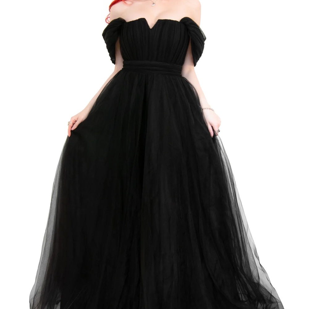 Foxblood Black Swan Gown 1.0 Version